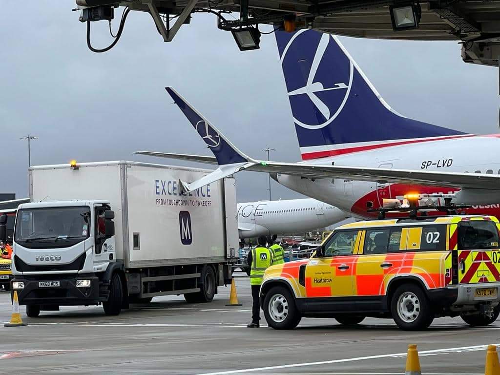 lot polish airlines boeing 737 max 8 damaged at london heathrow airport.jpg
