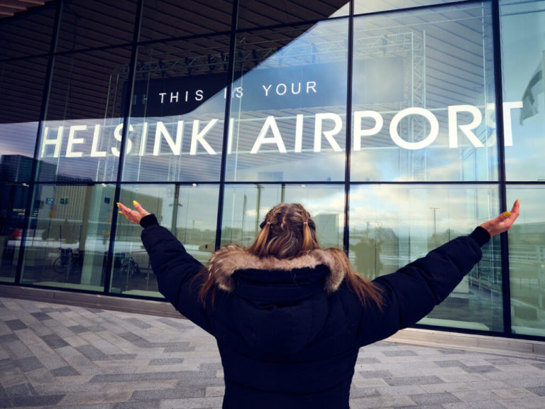 Des conditions météorologiques difficiles affectent le trafic aérien à l’aéroport d’Helsinki les 4 et 5 janvier 2022.