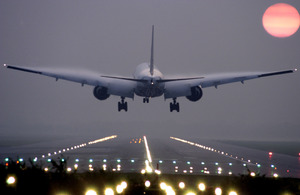 Le gouvernement britannique soutient la reprise du secteur de l’aviation avec un assouplissement des créneaux aéroportuaires pour l’été 2022
